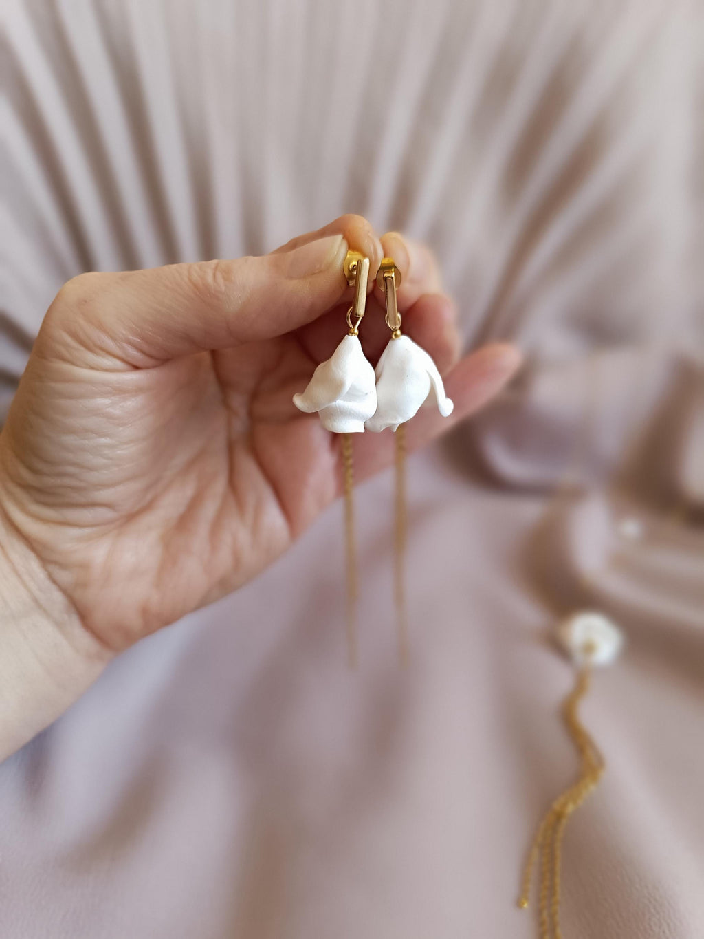 Minimalist Pearl Choker Necklace