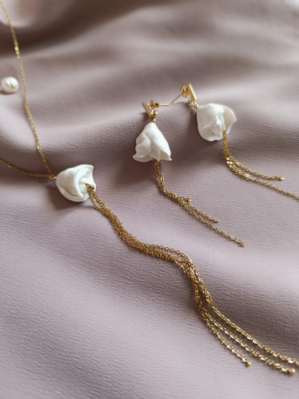 Minimalist Pearl Choker Necklace