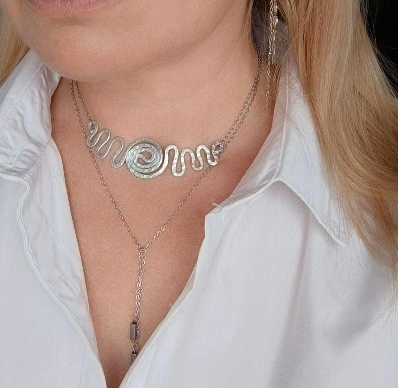 Handmade spiral choker necklace with stainless steel chain and aluminum wire centerpiece