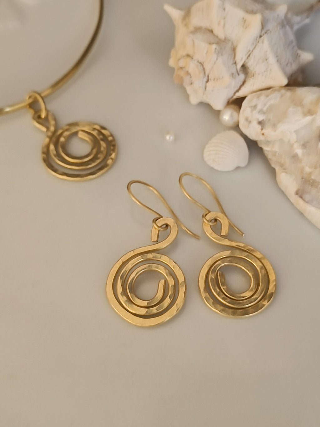 Minimalist Spiral Choker Necklace