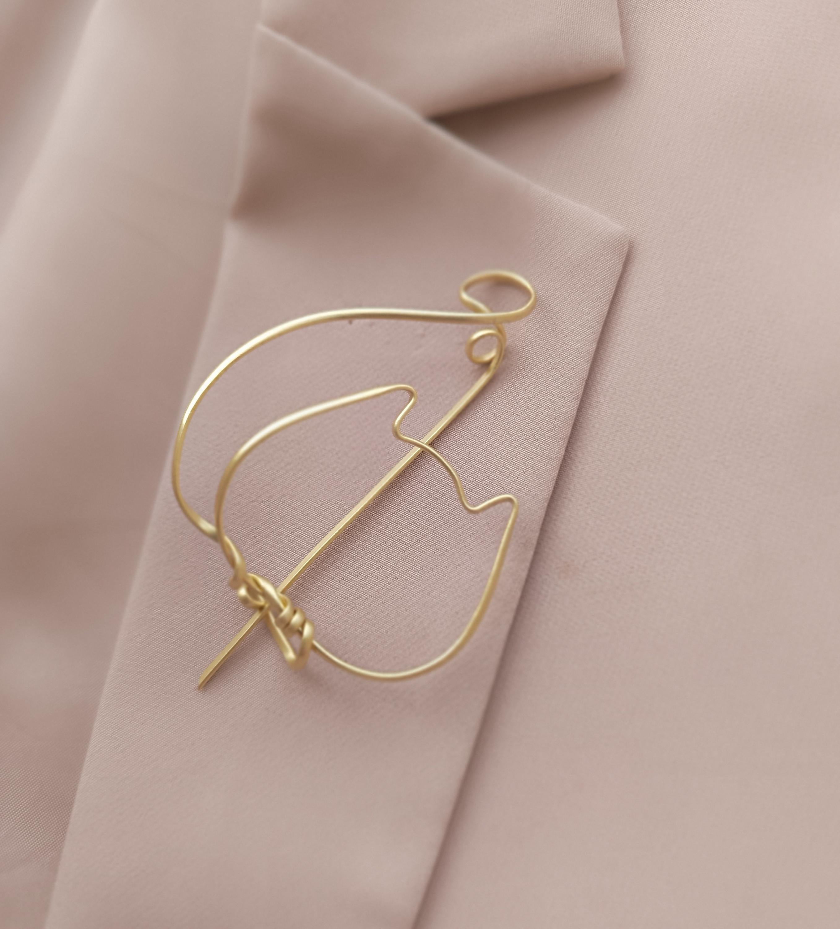 Minimalist Cat Brooch Brass
