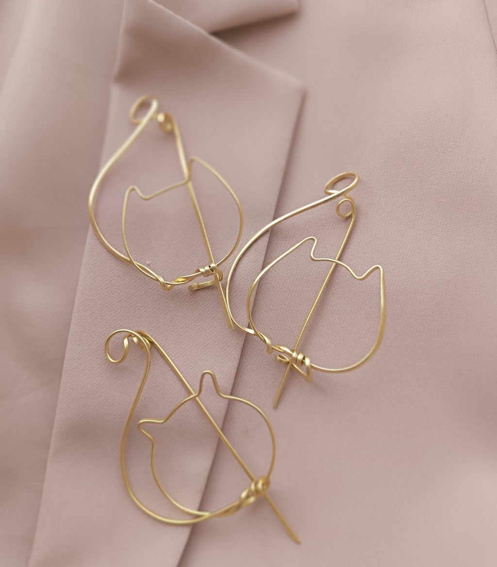 Minimalist Cat Brooch Brass
