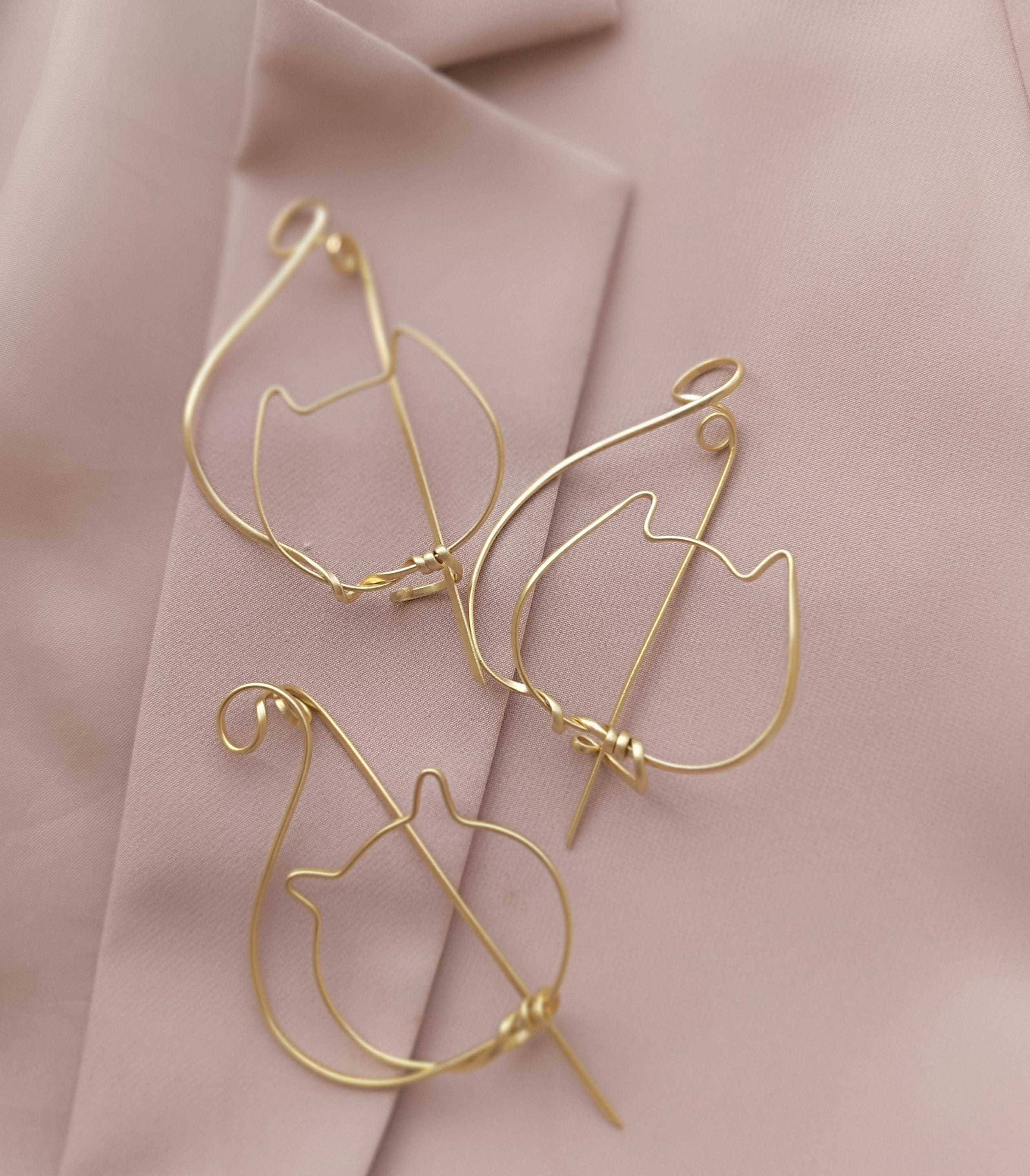 Minimalist Cat Brooch Brass