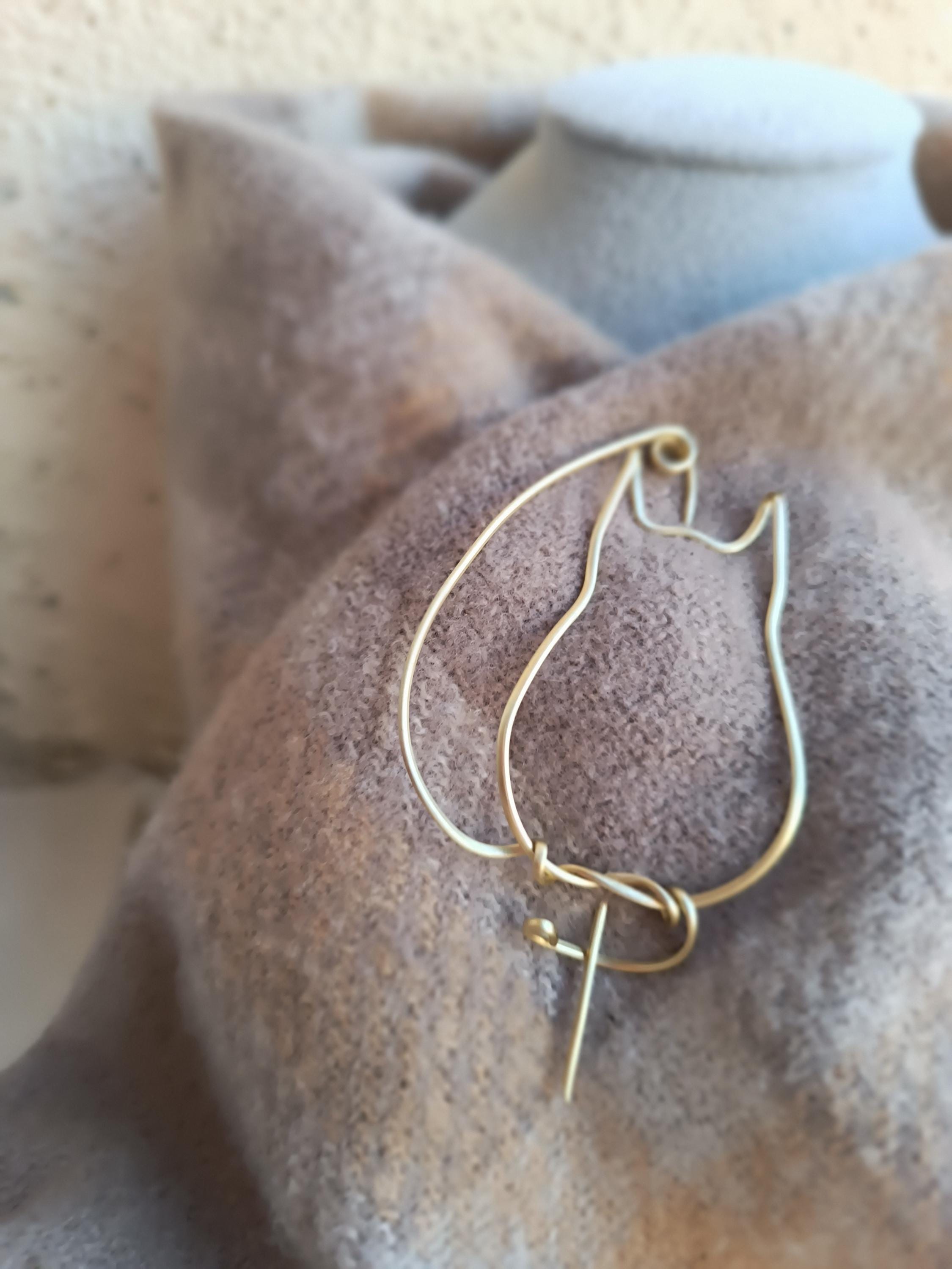 Minimalist Brass Cat Brooch