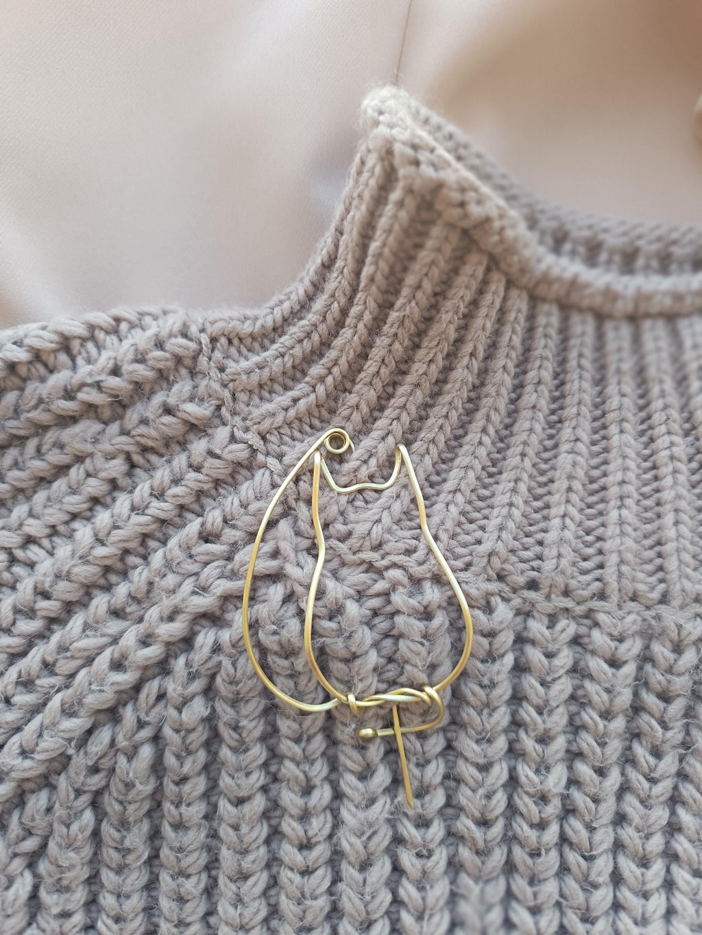 Minimalist Brass Cat Brooch