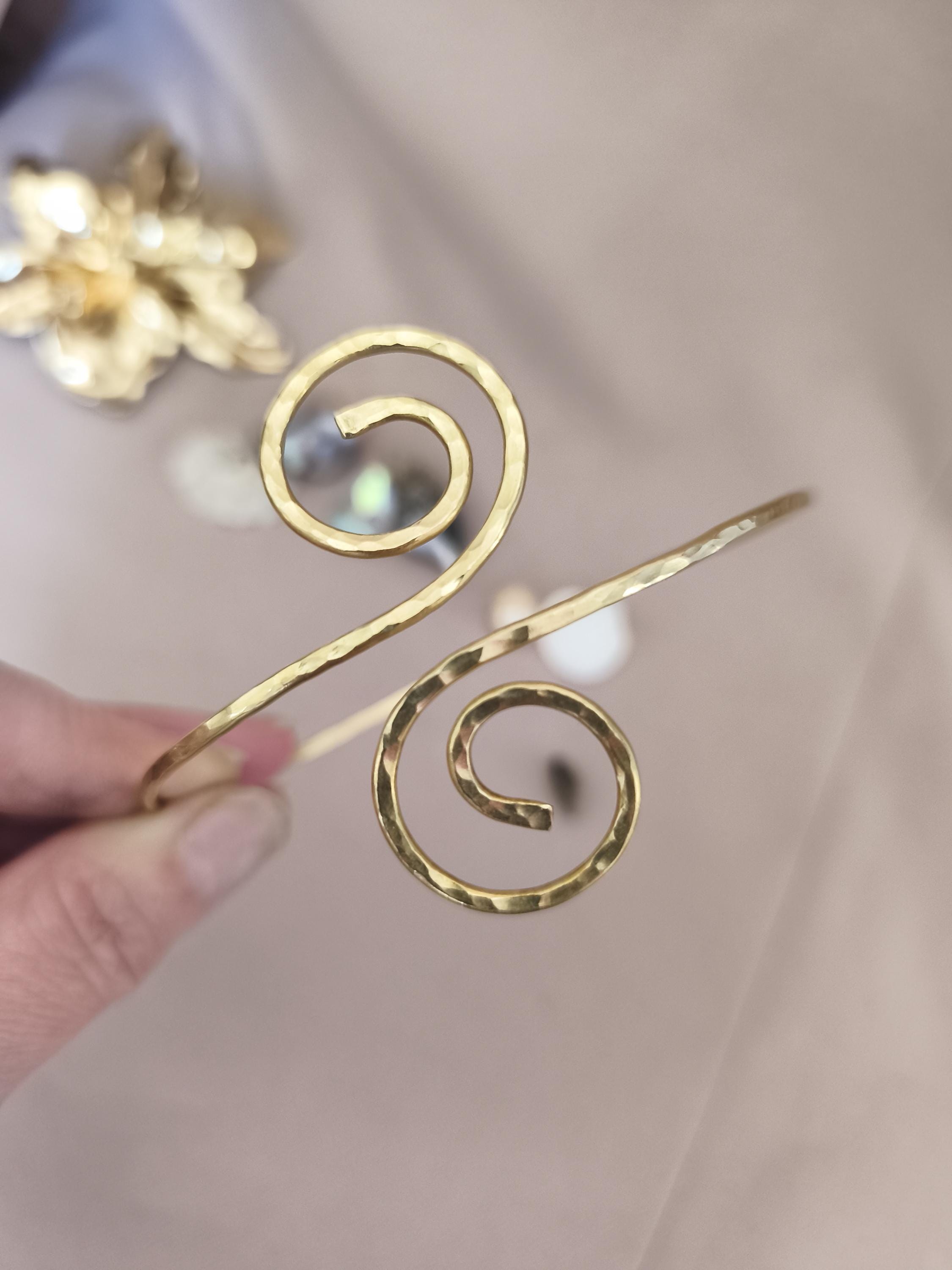 Adjustable Spiral Upper Arm Cuff